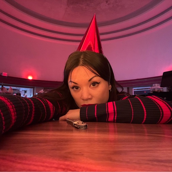 Meet your Posher, Lizzy - Picture 2 of 4